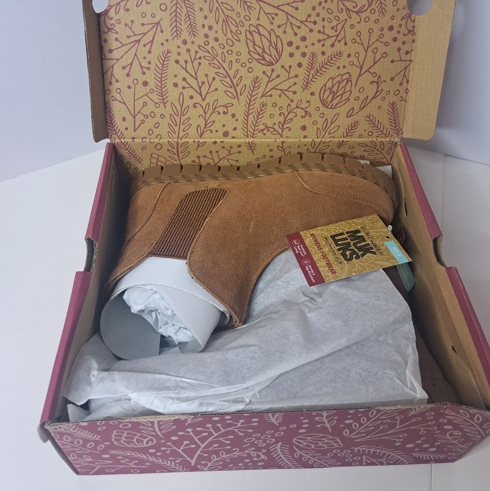 Womens Mukluks boots size 8